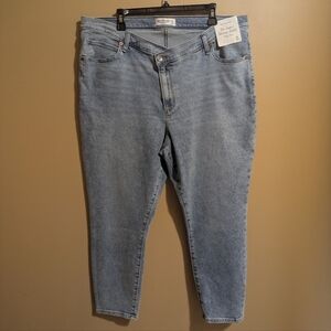 NWT Abercrombie & Fitch The Super Skinny Ankle